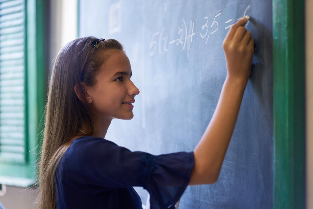 mujeres niñas en la ciencia